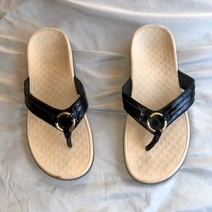 Vionic Aloe Womens 10 Orthotic Sandal Black Gold Slip On Flip Flop Thong